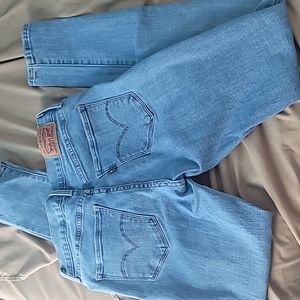 Nwot Levi skinny shaping jeggings